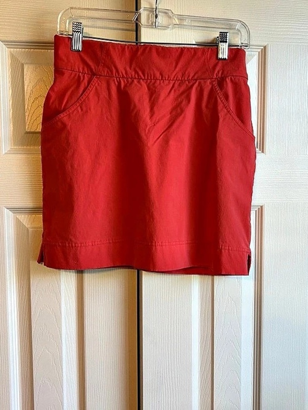 The color is not red. It is coral no choice for coral color!